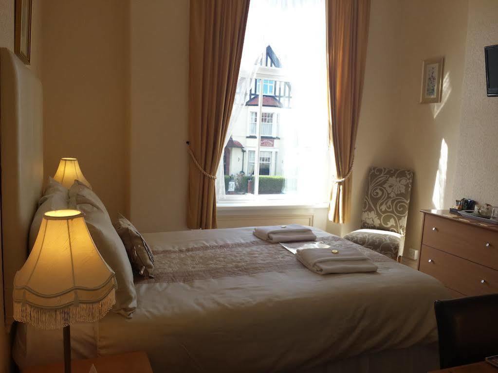 מלון חלנדודנו Ascot House (Adults Only) מראה חיצוני תמונה